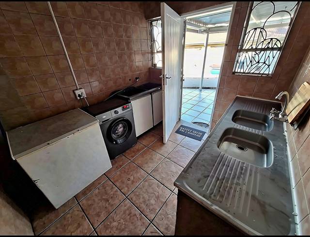 11 BEDROOM HOUSE FOR SALE IN VANDERBIJLPARK SE 7